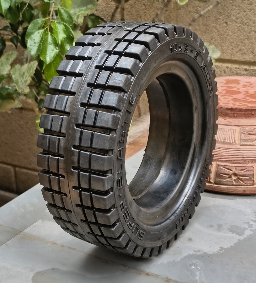 GOMMA PIENA 3.00-6 (=10x3-6) MASTER SOLID BLACK RIM 2.50 (3006-1036)